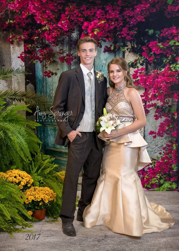 Kate Blue Door Red Floral Scenery Concrete Backdrop for Couple Photography