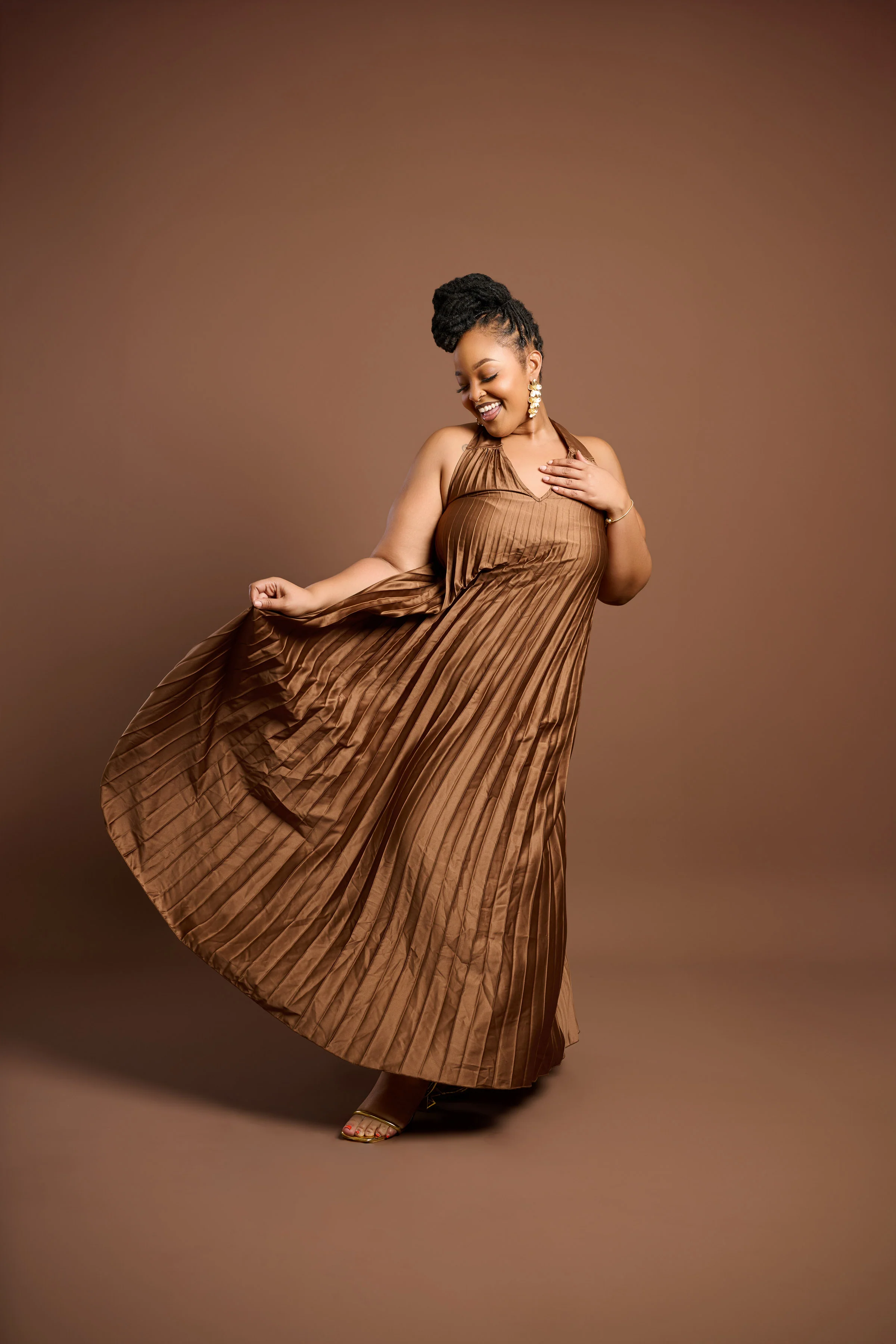 Kate Cocoa Brown Seamless Paper Backdrop for Photography - Image 6