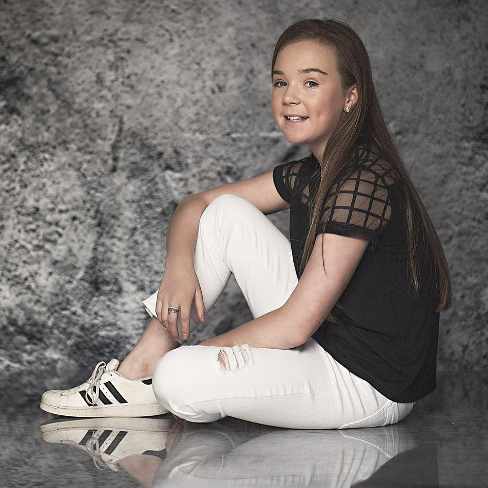 Kate Dark Concrete Textured Wall Photo Backdrop for Portrait Photography - Image 3
