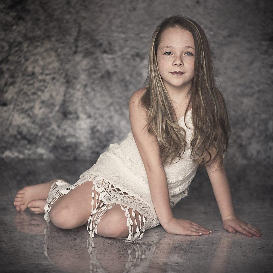 Kate Dark Concrete Textured Wall Photo Backdrop for Portrait Photography - Image 4