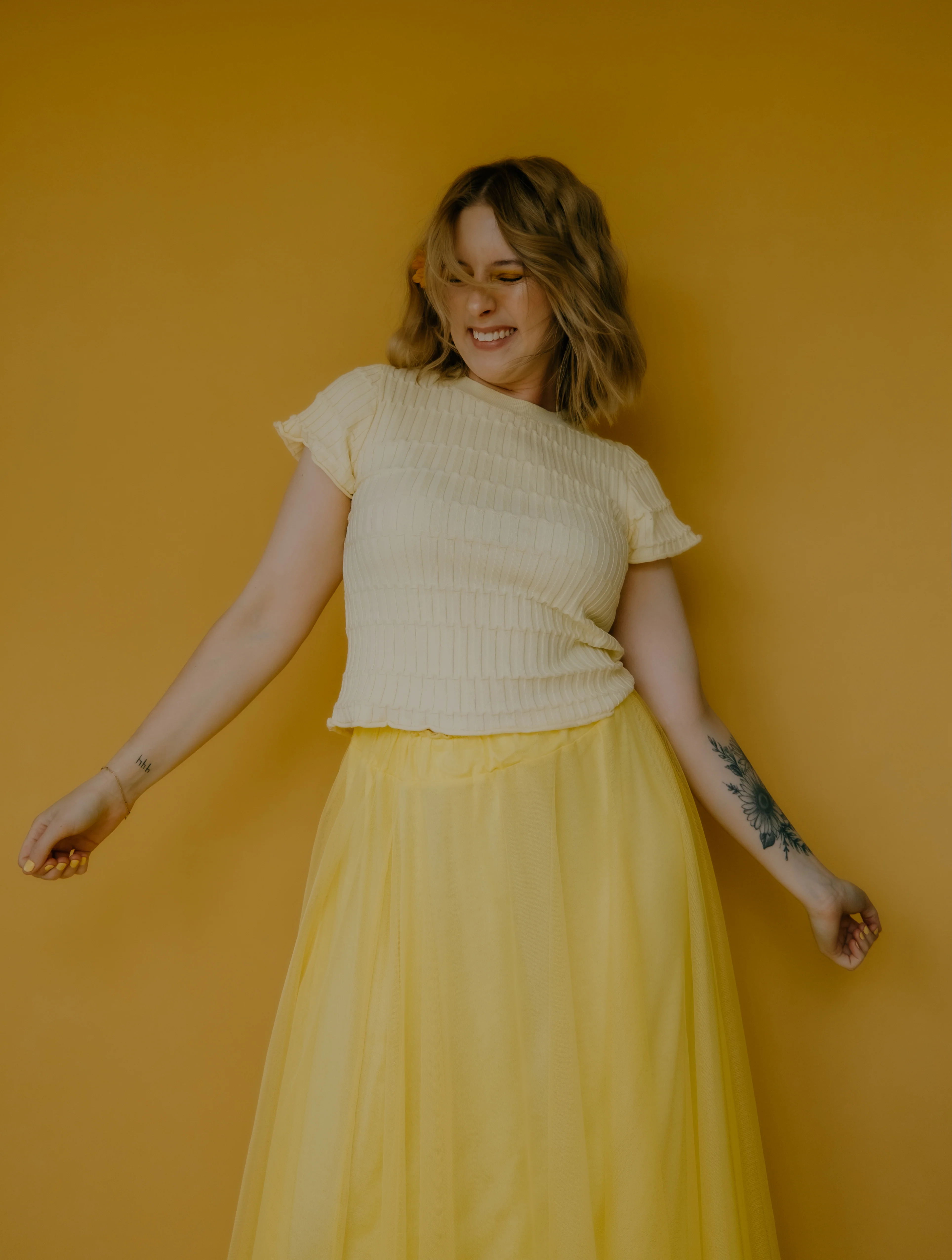 Kate Light Yellow Seamless Paper Backdrop for Photography - Image 2